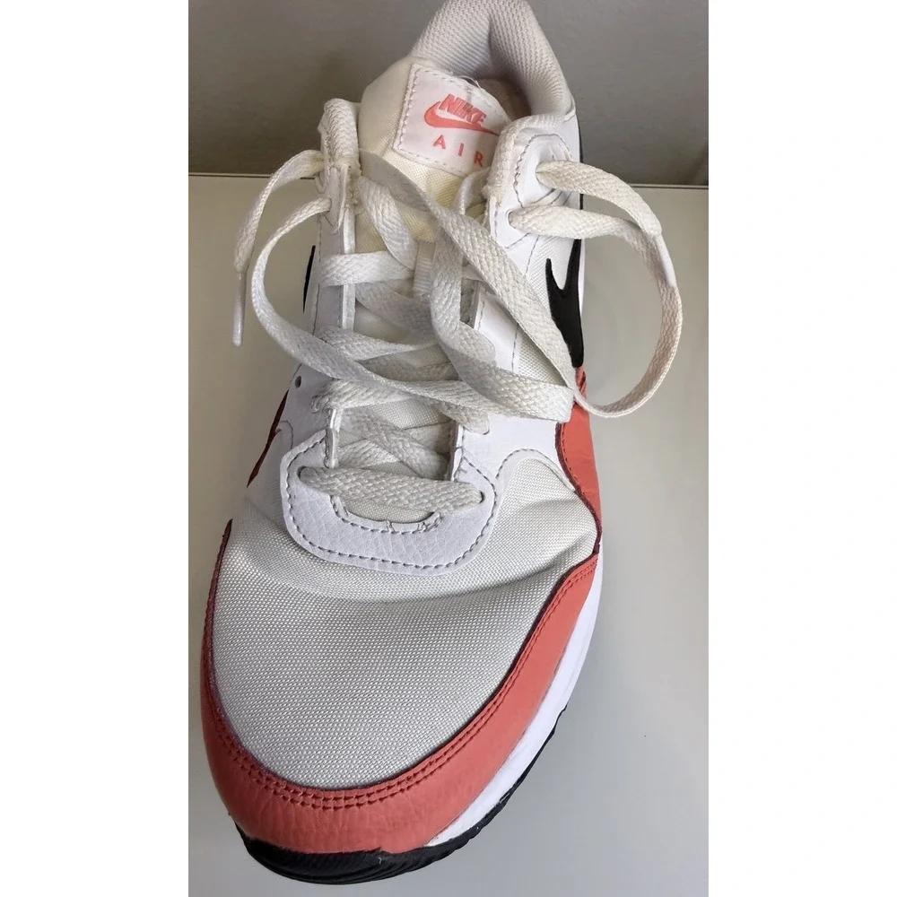 Nike step out
